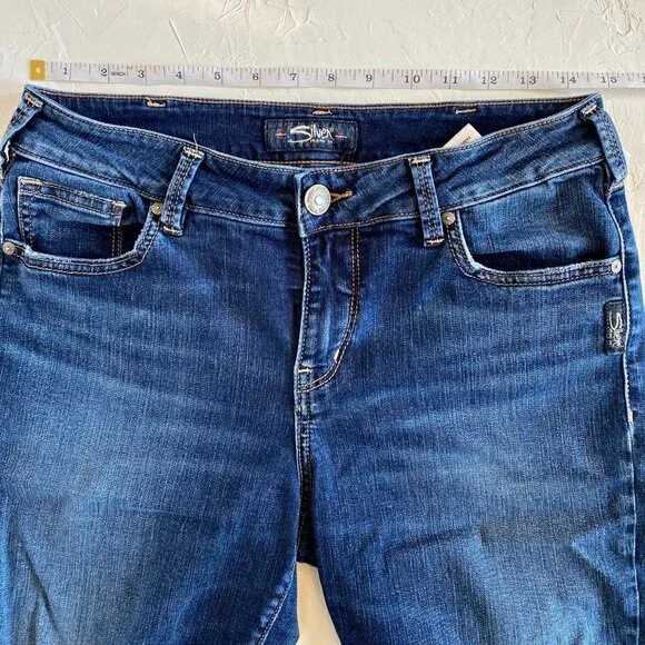 SILVER Jeans Avery Skinny Crop. Medium Wash with Raw Hems and Distressing - Picture 3 of 12